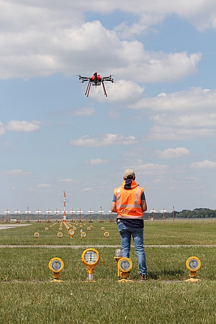 Colibrex operator monitors in-air NavAidDrone during flight inspection for Glide Path validation